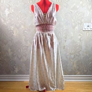 Vintage White Lace Nightdress / Nightgown